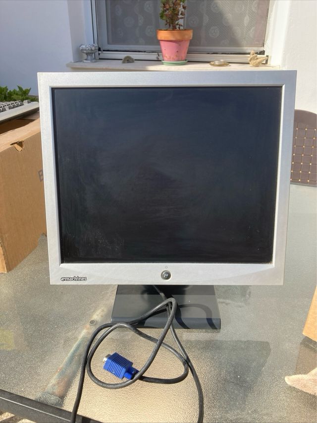 Monitor eMachines 17” Plata/Negro