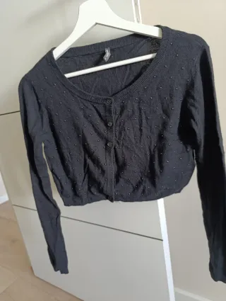 Torera negra con tachuelas