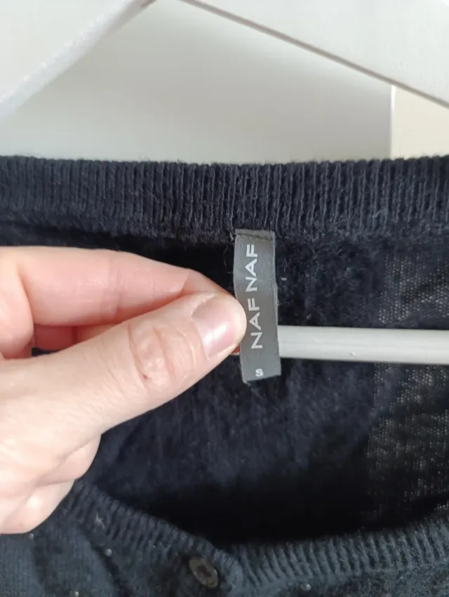 Torera negra con tachuelas