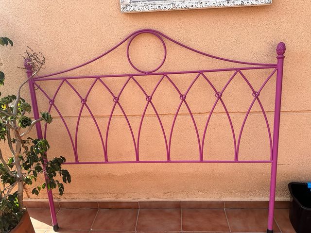 Cabecero de cama metálico rosa