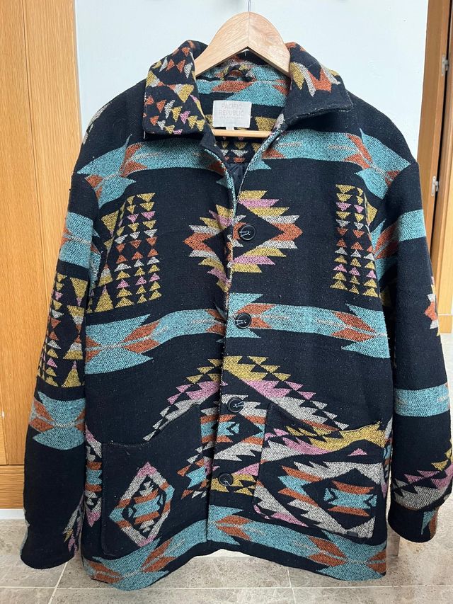 Abrigo Pull&Bear estampado étnico Talla M