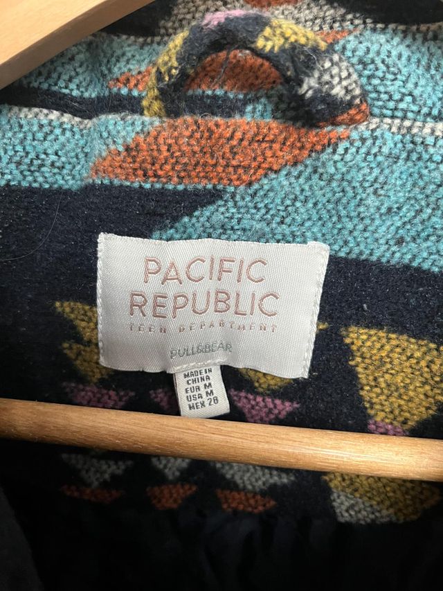 Abrigo Pull&Bear estampado étnico Talla M