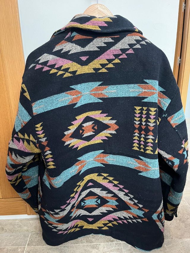 Abrigo Pull&Bear estampado étnico Talla M