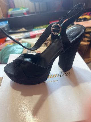 Sandalias de tacón negras