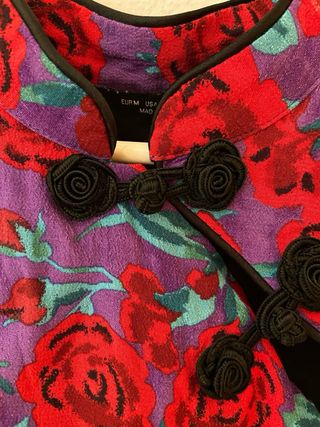 Vestido floral Zara morado y rojo