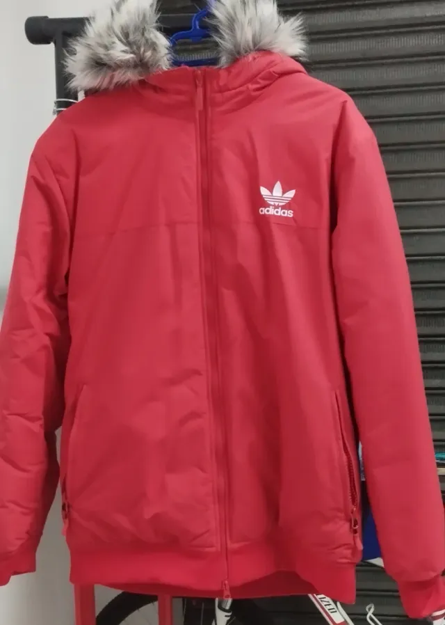 Chaqueta Adidas Roja con Capucha y Pelo