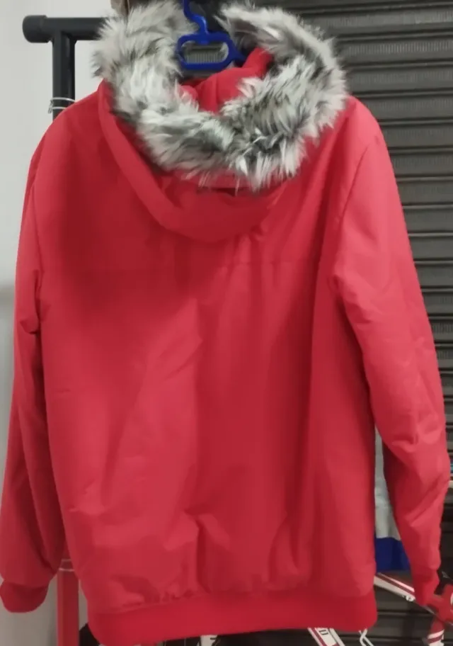 Chaqueta Adidas Roja con Capucha y Pelo