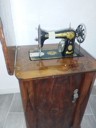 Máquina de coser Singer antigua