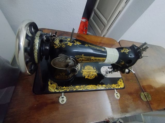 Máquina de coser Singer antigua