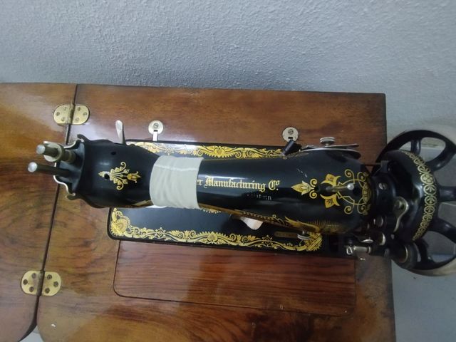 Máquina de coser Singer antigua
