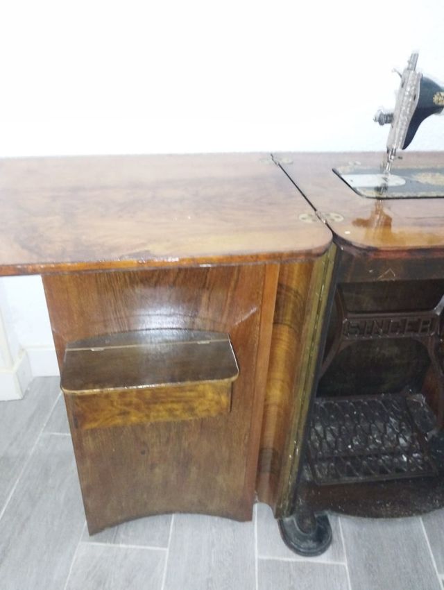 Máquina de coser Singer antigua