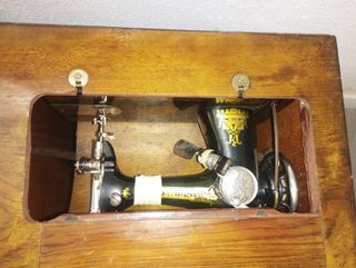 Máquina de coser Singer antigua