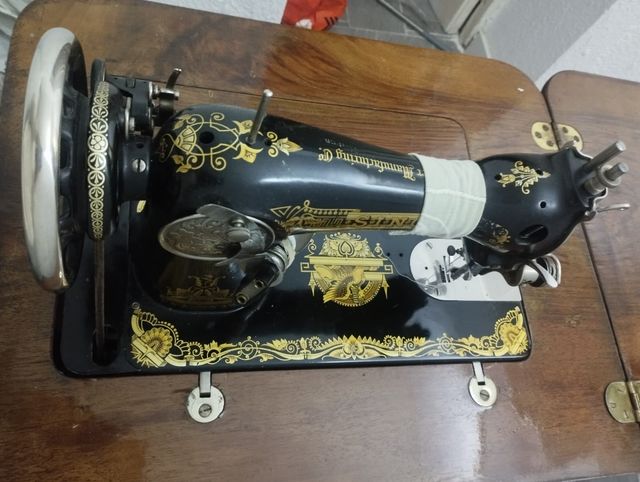 Máquina de coser Singer antigua