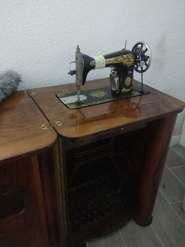 Máquina de coser Singer antigua