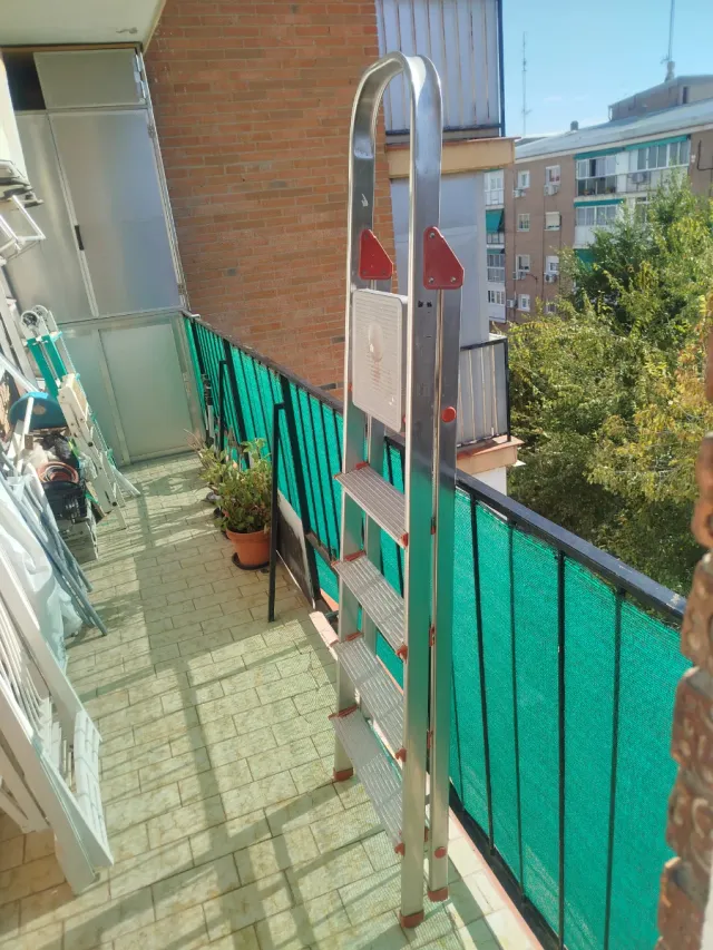 Escalera aluminio plegable 5 peldaños