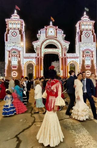 Traje Flamenca Beige Encaje Talla entre 34-36