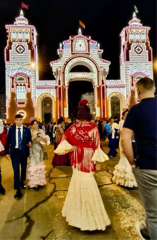 Traje Flamenca Beige Encaje Talla entre 34-36