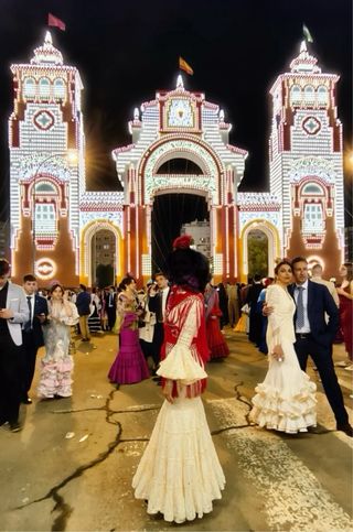 Traje Flamenca Beige Encaje Talla entre 34-36
