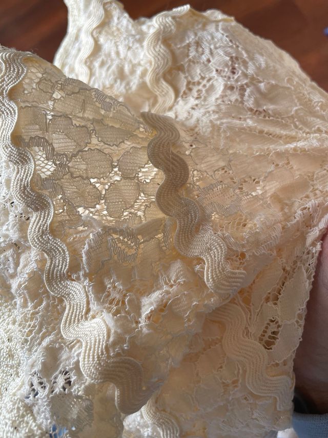 Traje Flamenca Beige Encaje Talla entre 34-36