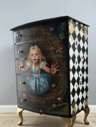 Cómoda Alicia en el País de las Maravillas