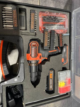 Taladro/atornillador de impacto BLACK+DECKER 18V