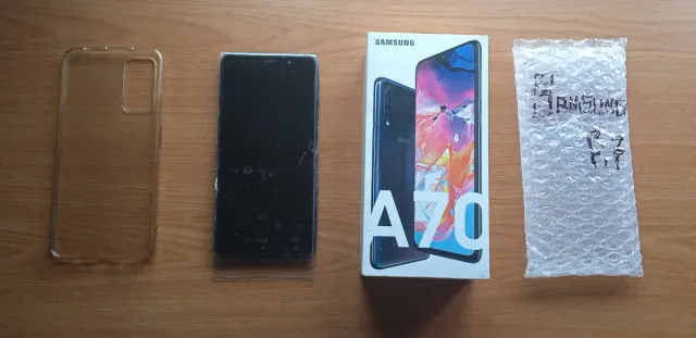 SAMSUNG GALAXY A70