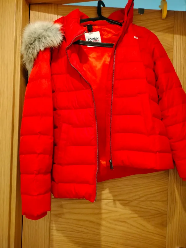 Cazadora acolchada Tommy Jeans roja T.M