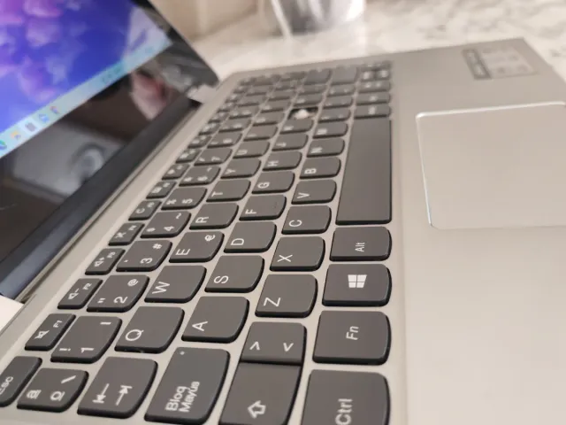 Lenovo Yoga 130 Plata