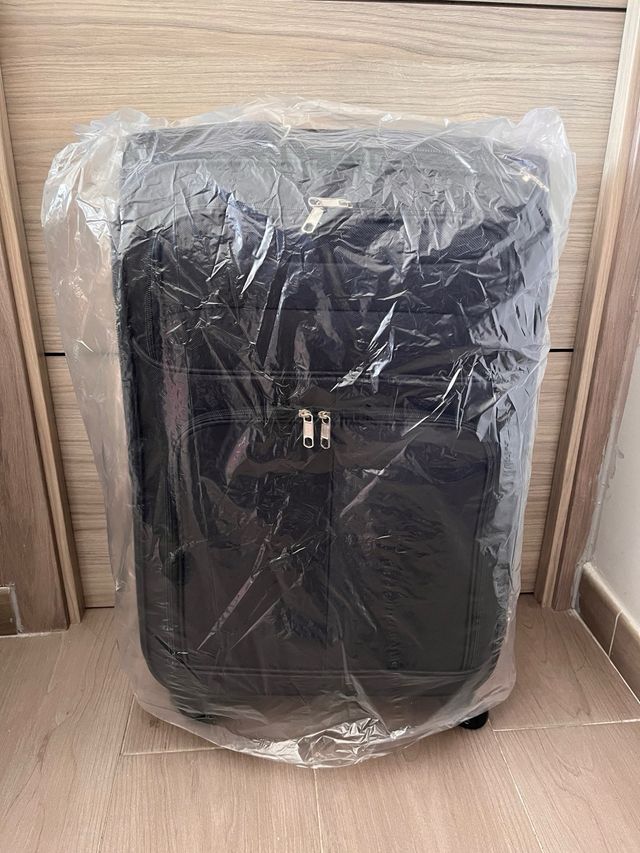 Maleta 20kg Negra Semirrígida Nueva