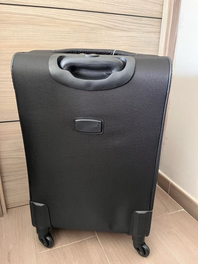 Maleta 20kg Negra Semirrígida Nueva