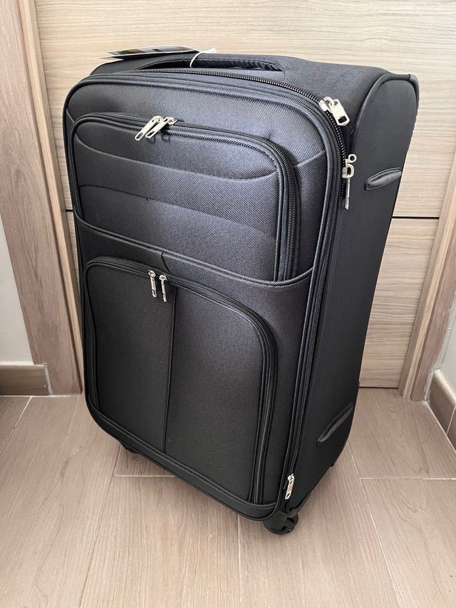 Maleta 20kg Negra Semirrígida Nueva