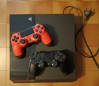 Playstation 4 1TB + 2 Controller