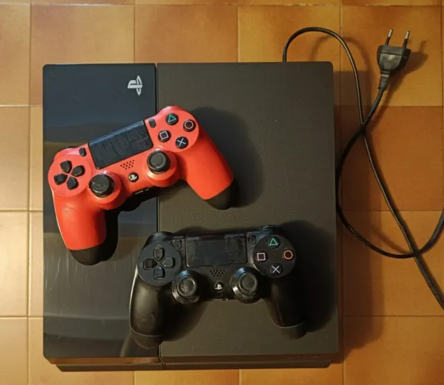 Playstation 4 1TB + 2 Controller