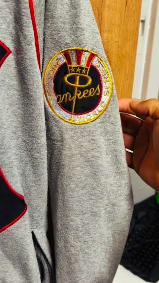 Sudadera Majestic Yankees Gris Roja