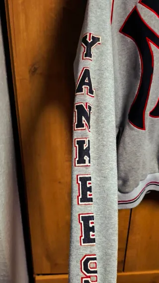 Sudadera Majestic Yankees Gris Roja