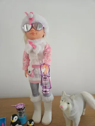 Nancy veterinaria en la nieve con accesorios