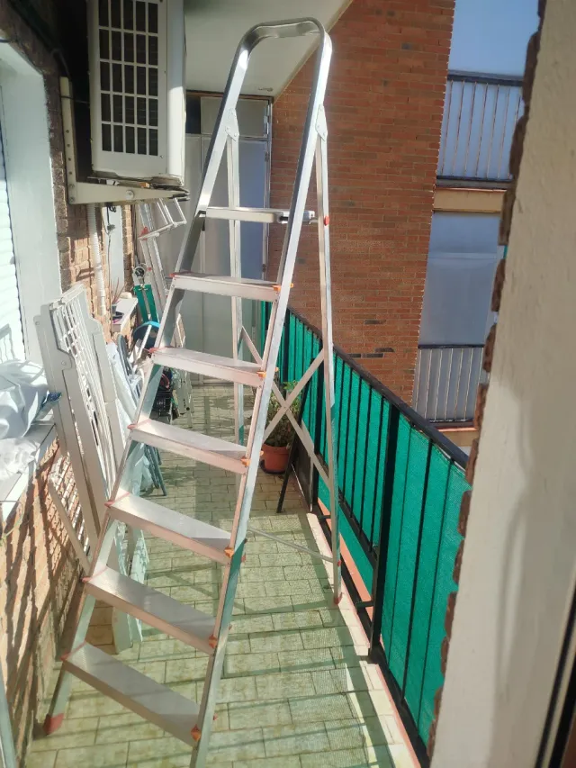 Escalera aluminio 7 peldaños plegable