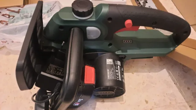 Sierra de cadena Bosch UniversalChain 18V