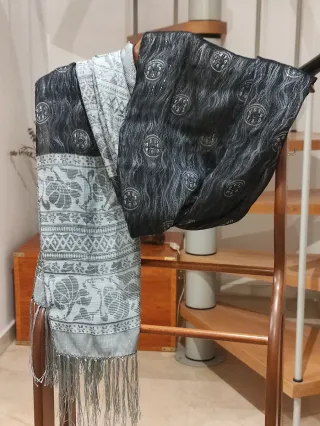 Elegante chal para fiestas. Con hilos de oro.2x67.