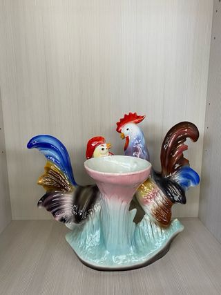 Coppia di galli in ceramica decorata