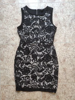 Vestido de encaje negro y blanco