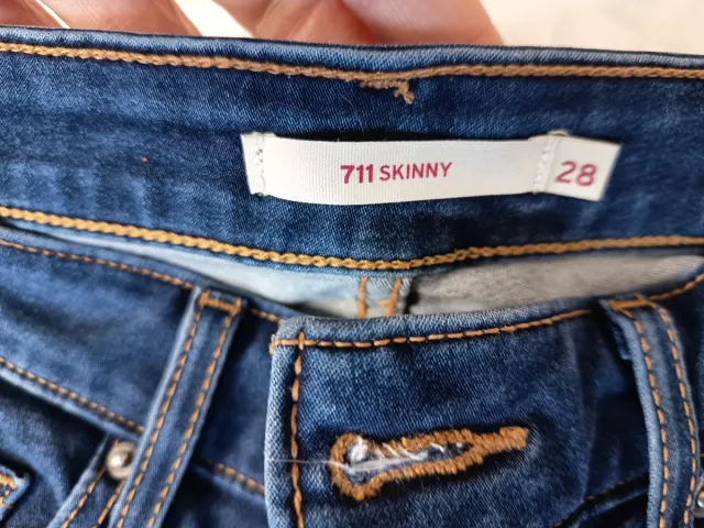 Vaqueros Levi's 711 Skinny Azul T.28