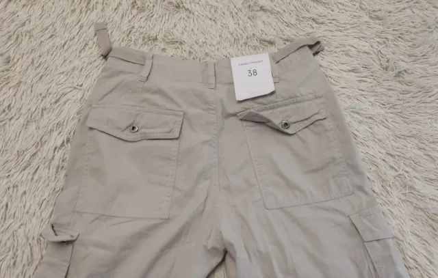 Pantalón cargo Bershka beige talla 38