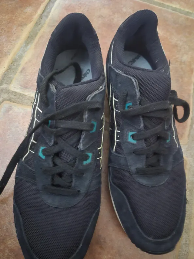 Zapatillas ASICS Negras y Turquesa