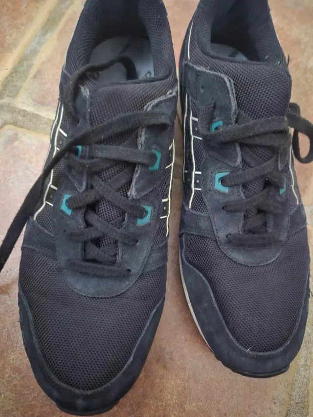 Zapatillas ASICS Negras y Turquesa