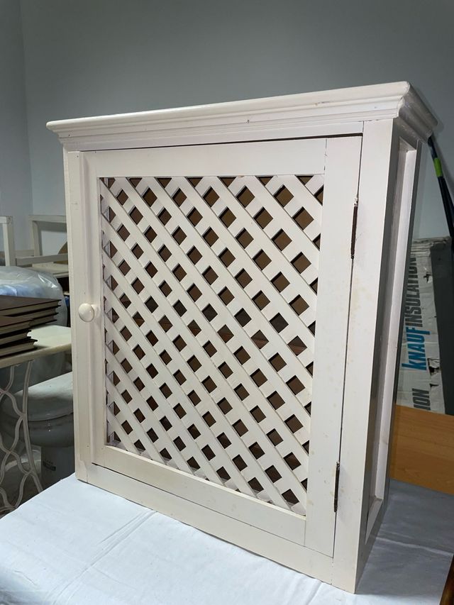 Mueble auxiliar madera blanco celosía