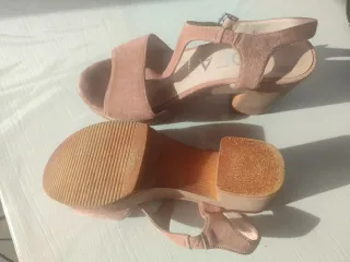 Sandalias tacón beige/rosa