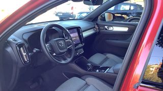 Volvo XC40 B3 PLUS DARK 03/2025