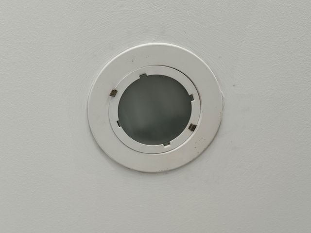 Focos redondos blancos