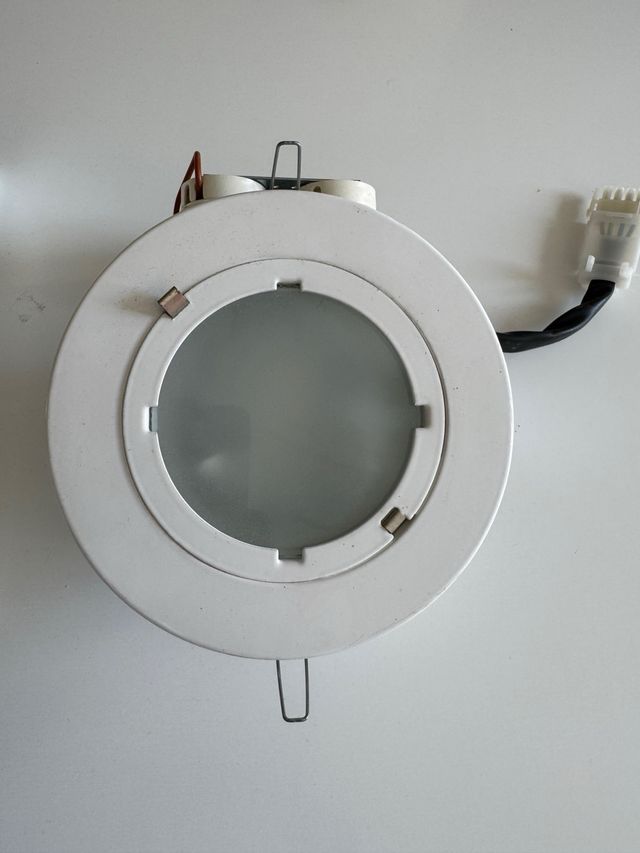 Focos redondos blancos